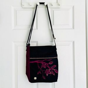 Vintage HAIKU bags “Rumi” shoulder bag. Black/Plum. Unique. Great for travel.